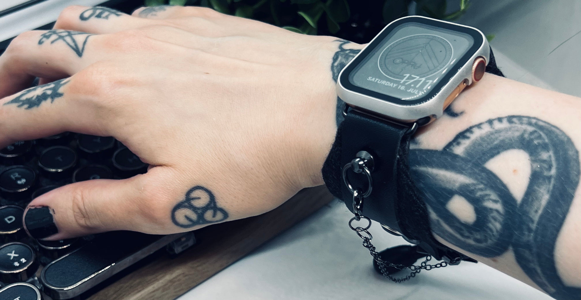 OPRU® Black, Metal, Heavy Rock alternative Watchband bracelet for Appl